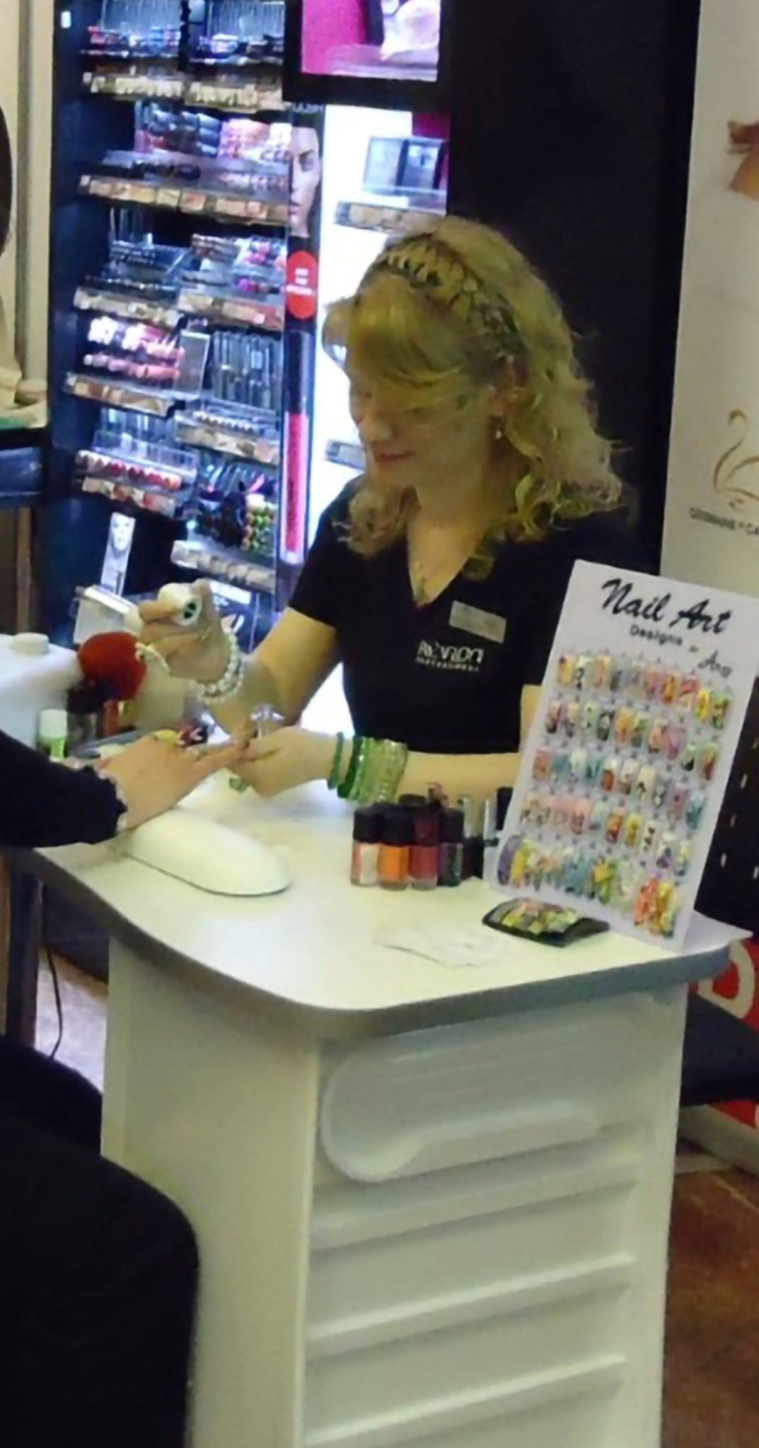 Angi — Manichiură MAD'S Beauty Salon