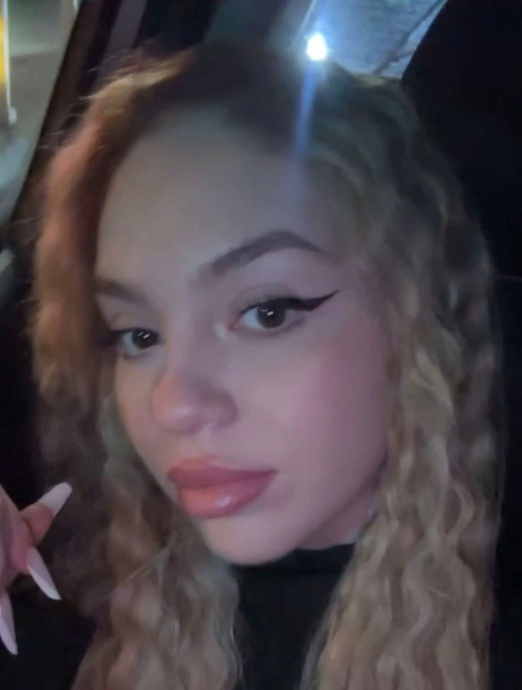 Erika — Manichiură MAD'S Beauty Salon