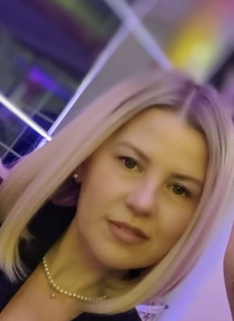 Cristina — Manichiură MAD'S Beauty Salon