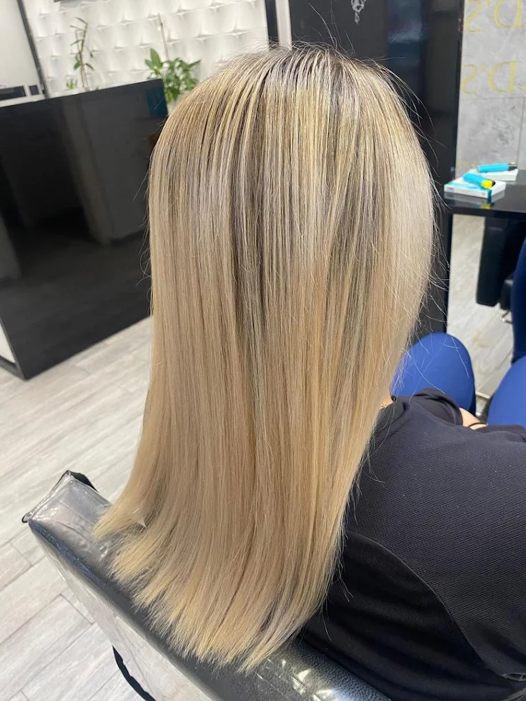 Balayage realizat la MAD'S Beauty Salon, coafor Sector 3 București