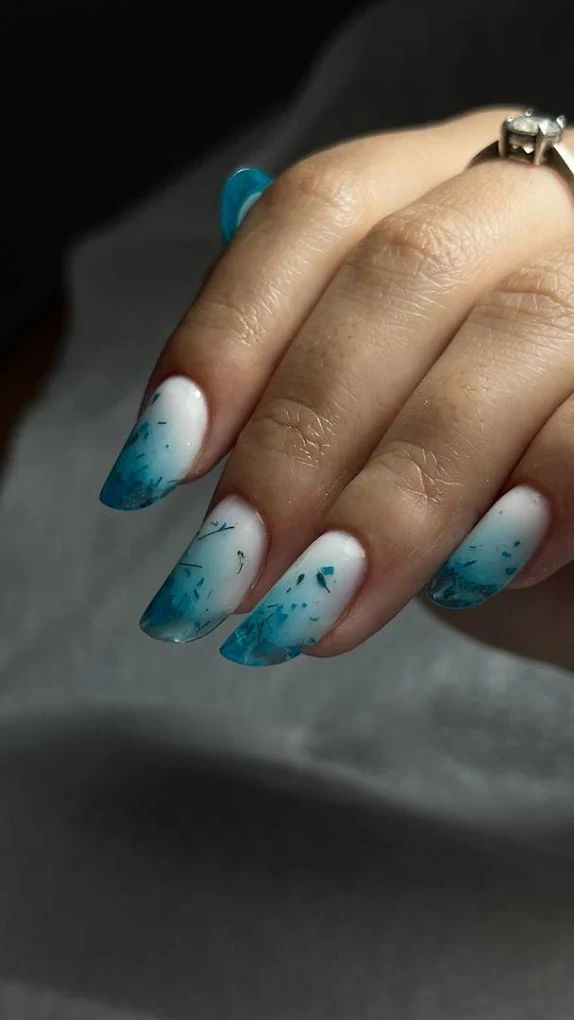 Manichiură cu gel la salonul MAD'S Beauty, București Sector 3