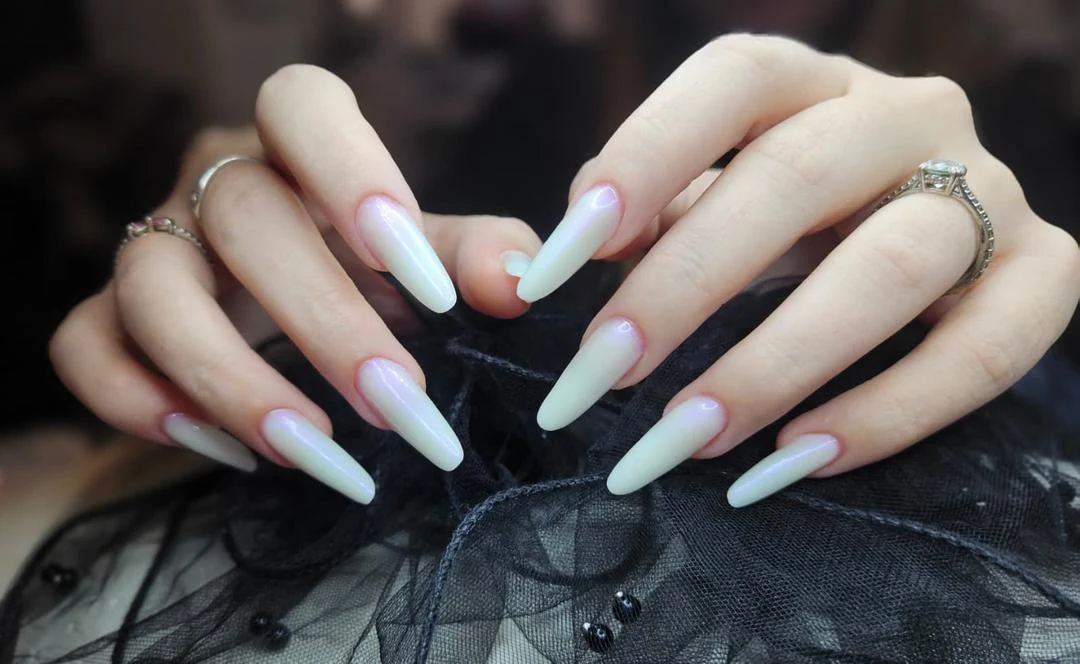 Unghii îngrijite și finisaj impecabil la MAD'S Beauty Salon